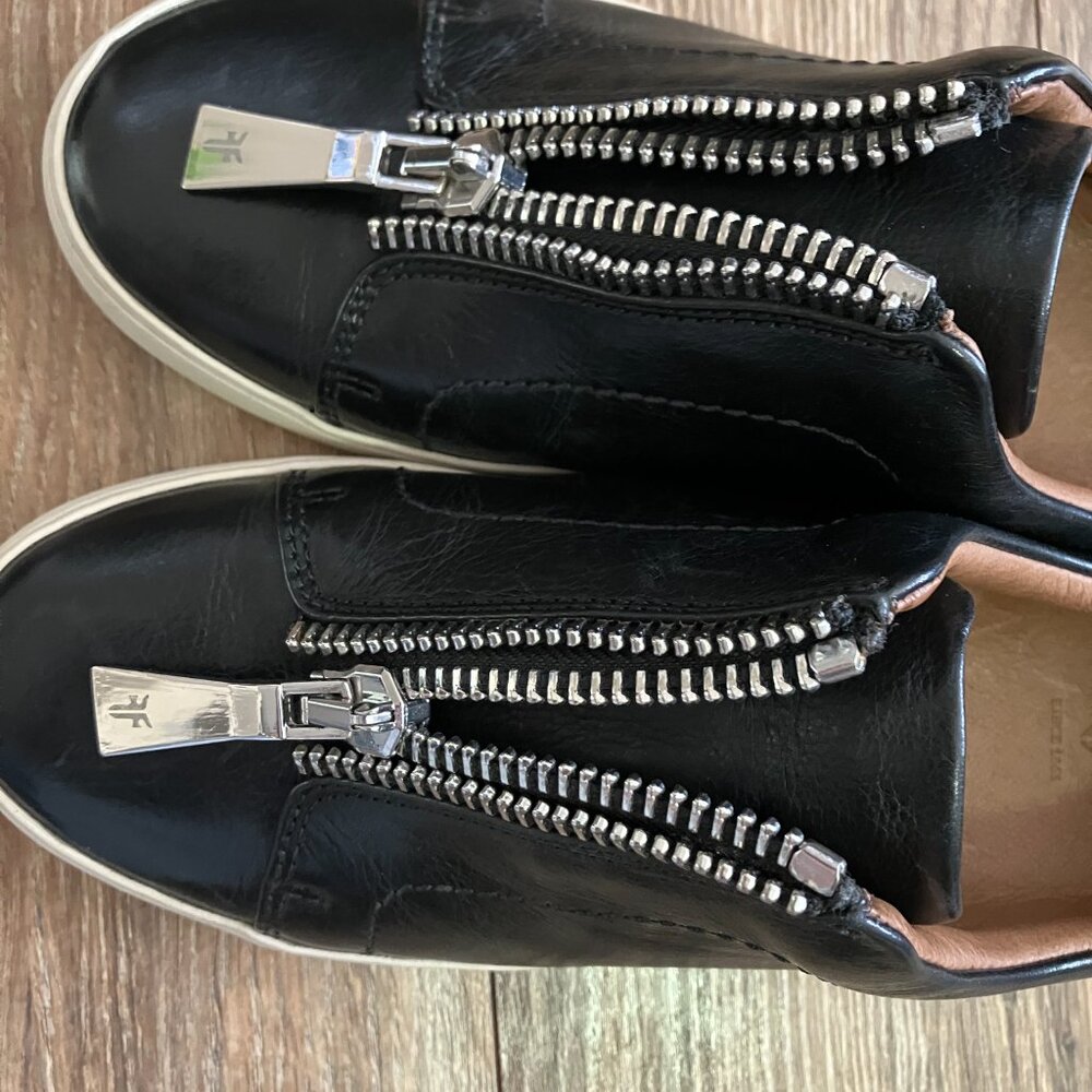 FRYE Lena Zip Low Black Leather Sneakers Sz 5.5M - Picture 2 of 7